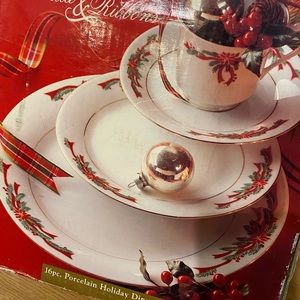 Poinsettia Ribbons 16Pc Porcelain Holiday Dinner